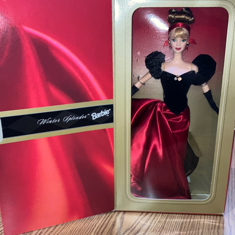 New In Box - Vintage Avon Winter Splendor Barbie - Picture 1 of 7
